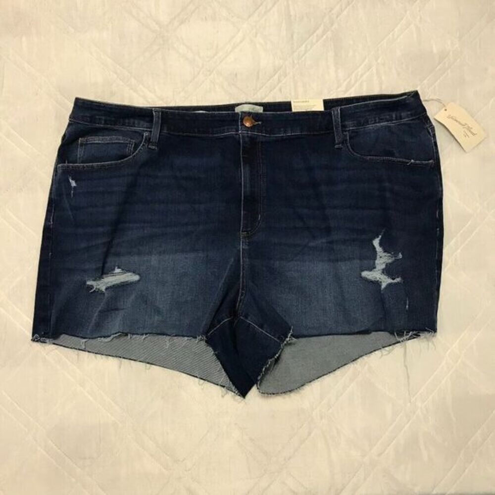 Universal Thread High Rise Midi distressed blue jean shorts‎ size 28